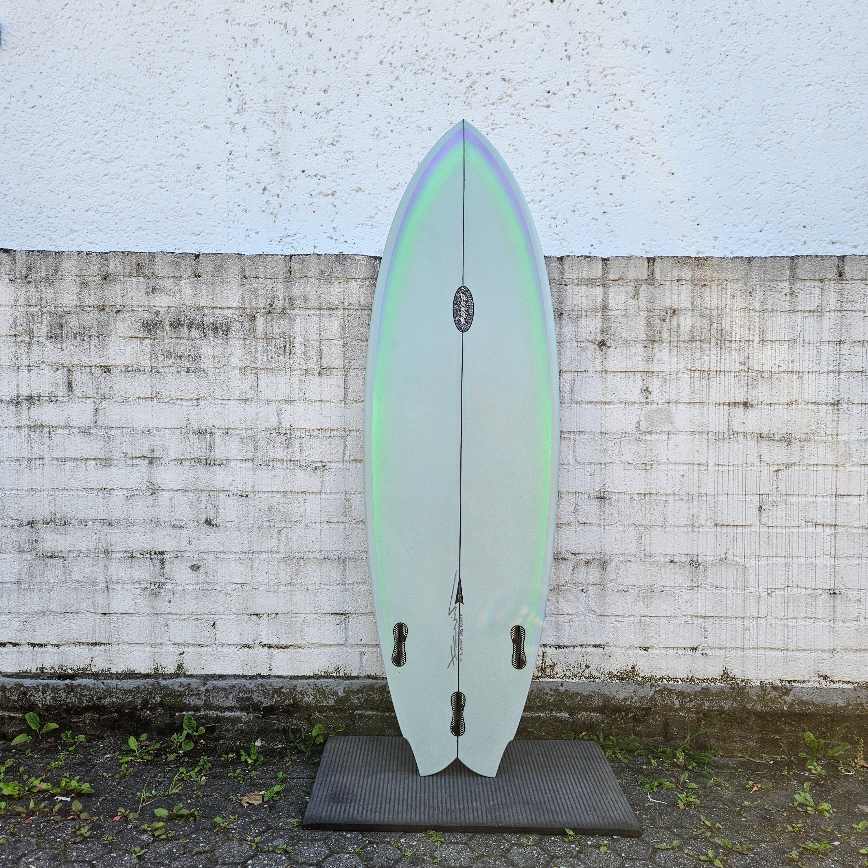 Pukas Mustache Surfboards Green Lila Bottom