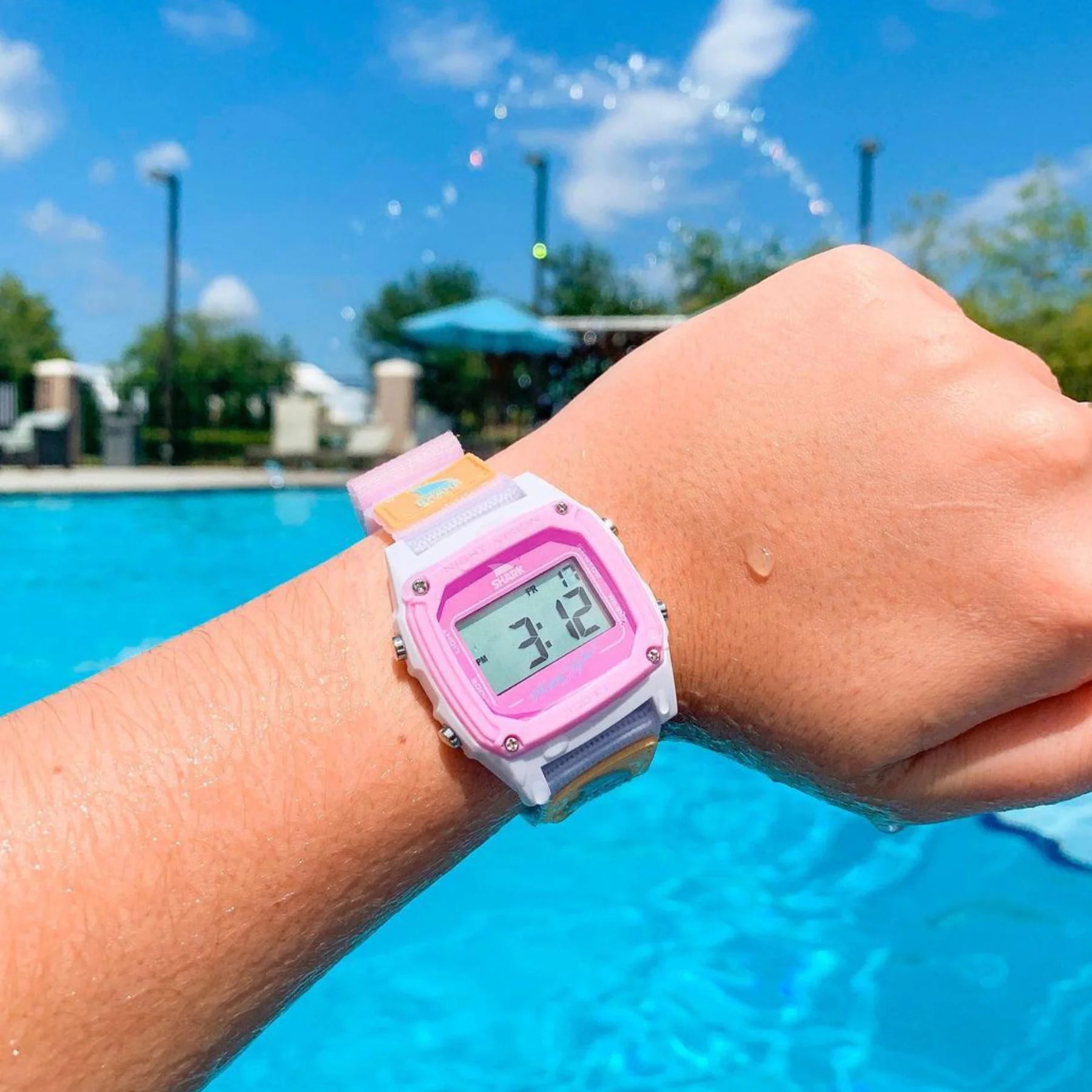 Freestyle Shark Classic Leash Blue Tie Dye Surf Watch am Handgelenk