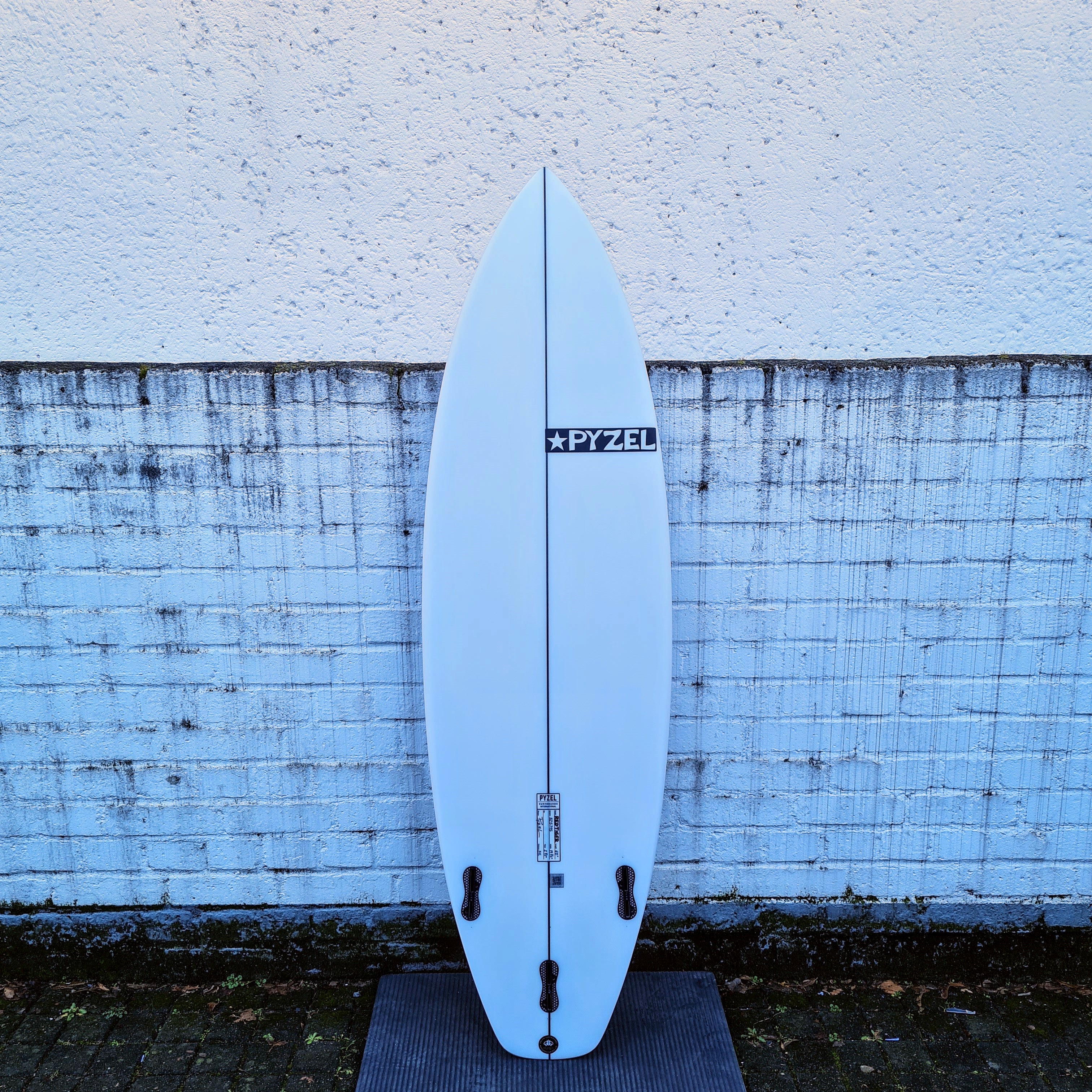 Pyzel White Tiger (FCS II 5-Finner) – Frittboards