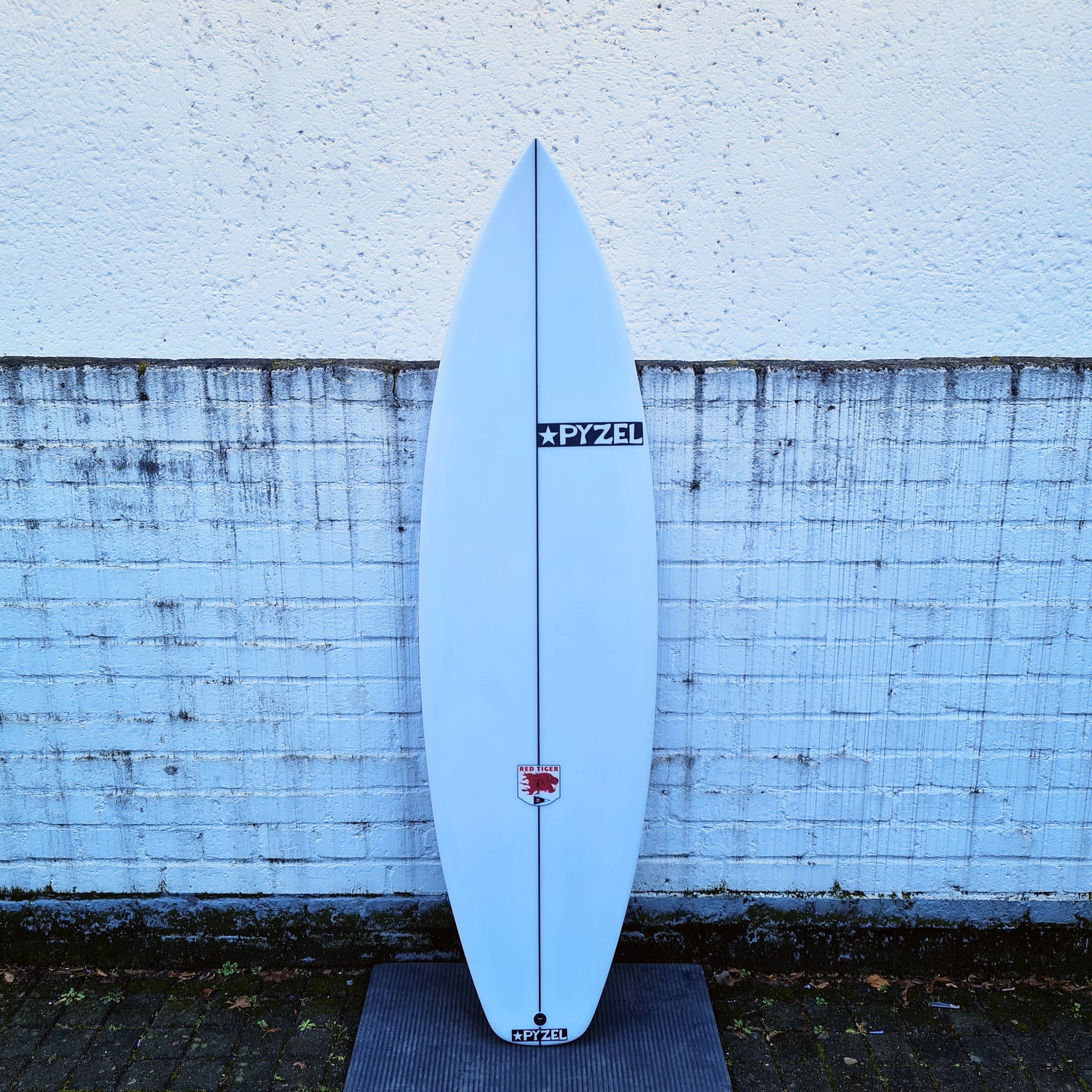 Pyzel White Tiger (FCS II 5-Finner) – Frittboards Pyzel White Tiger (FCS II 5-Finner) – Frittboards